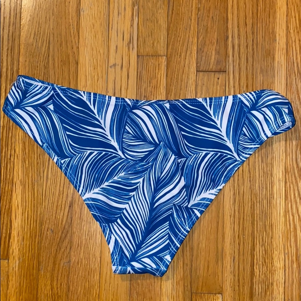 Blue and White leaf bikini bottoms - Picture 2 of 3